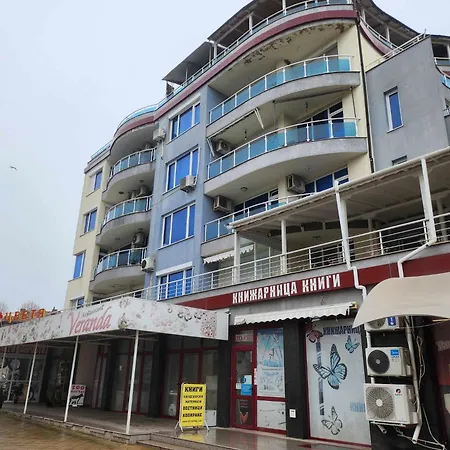 на център Apartment