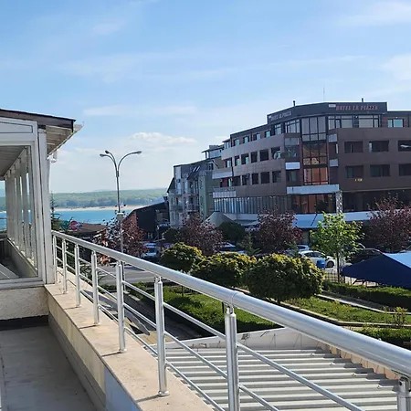 на център Apartment